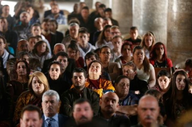 قرقوش العراقية تقيم اول قداس للشعانين بعد طرد الجهاديين