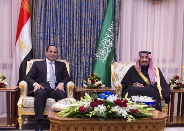 العاهل السعودي والرئيس المصري يبحثان مستجدات  المنطقة