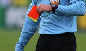 هل تصبح لغة الجسد بمثابة "كعب أخيل" بالنسبة لحكام كرة القدم؟