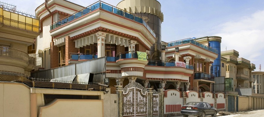 بالألوان الزاهية لواجهات المساكن يتغلبون على المعاناة في كابول