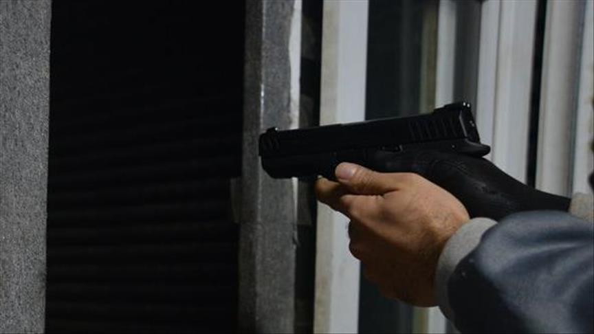 وزير جزائري سابق يطلق النار على زوجته