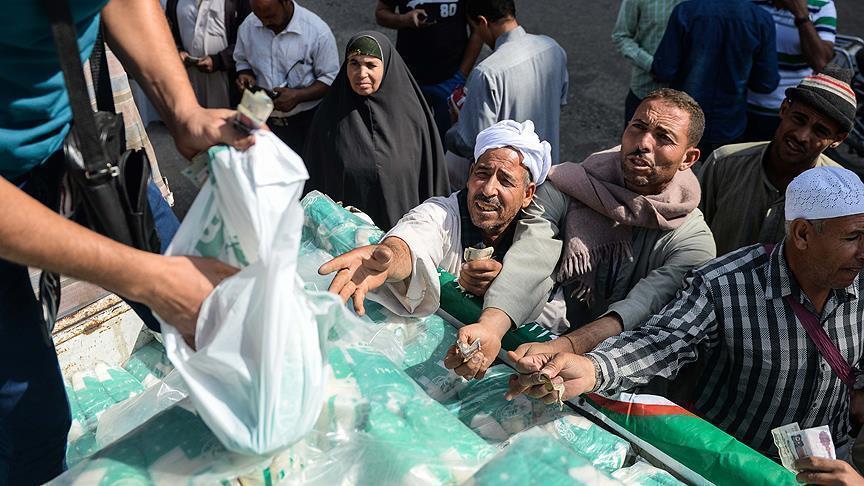 فقراء مصر يعولون على شهر الخير لسد حوائجهم