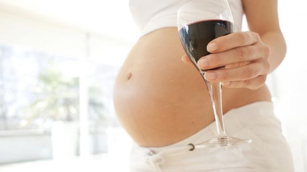 احتساء الكحول أثناء الحمل مرتبط بحدوث "تشوهات في وجه الأطفال"