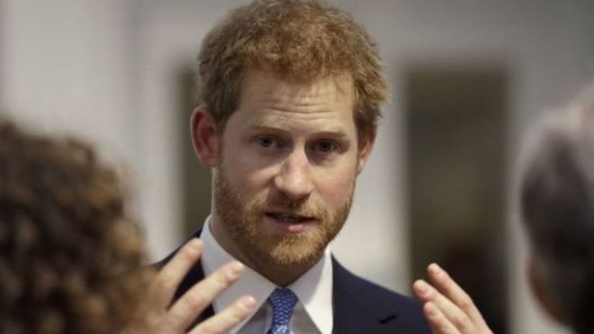 الأمير هاري "فكر في الابتعاد" عن حياة العائلة المالكة