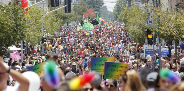 مئات الالاف في كولونيا الالمانية في أكبر موكب للمثليين في أوروبا