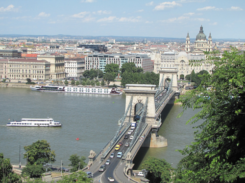 المفوضية الأوروبية تعاقب المجر بسبب قانون المنظمات غير الحكومية