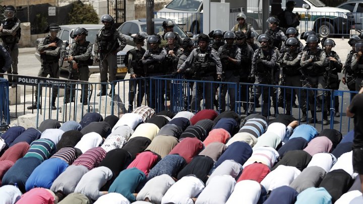 البوابات الإلكترونية حول الأقصى: قرار إسرائيلي وضعها في مأزق