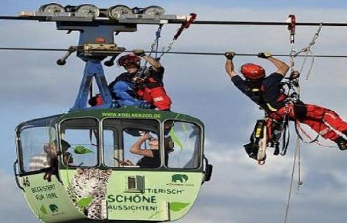 ألمانيا: إنقاذ 70 راكبا حوصروا في كبائن تلفريك فوق نهر الراين