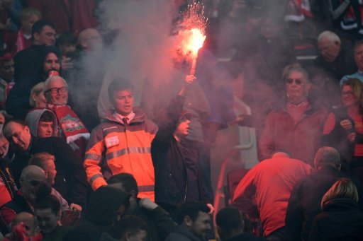 مشجعو ليفربول يؤيدون عودة مناطق الوقوف في الملاعب