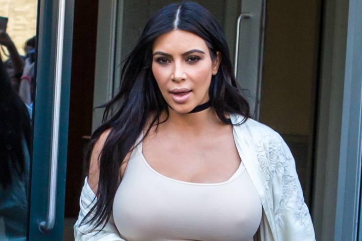 دعوى قضائية ضد كيم كارداشيان بسبب "حافظة هاتف"