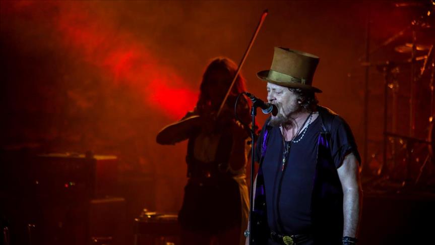 "زوكيرو" يشعل مسرح "قرطاج" ويغني لأكثر من ساعتين