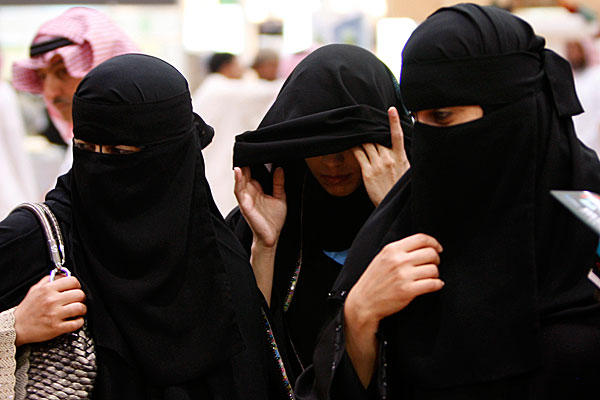 قرارات سعودية تعيد للنساء السعوديات بعض حقوقهن الطبيعية