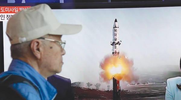  كوريا الشمالية تطلق صاروخا فوق اليابان وترامب يردان بتكثيف الضغوط  