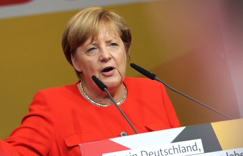 رشق ميركل بالطماطم خلال ندوة انتخابية في مدينة هايدلبرج