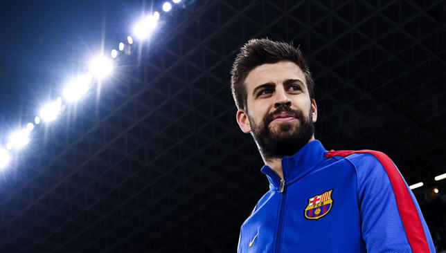 بيكيه يقرر البقاء مع منتخب أسبانيا ويدافع عن مسيرته معه