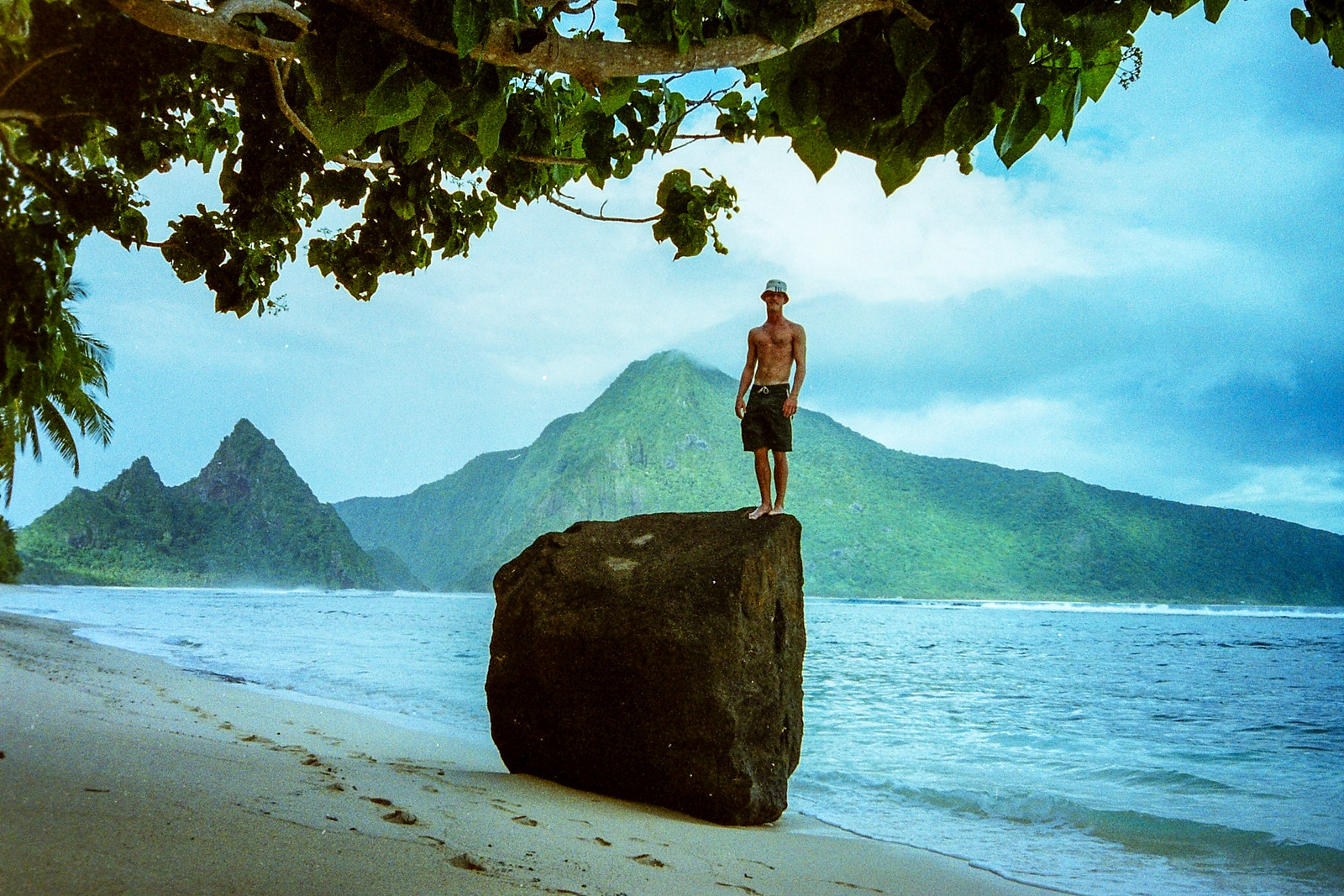 أنصار البيئة يوجهون الأنظار للمخلفات البلاستيكية بالمحيط الهادىء