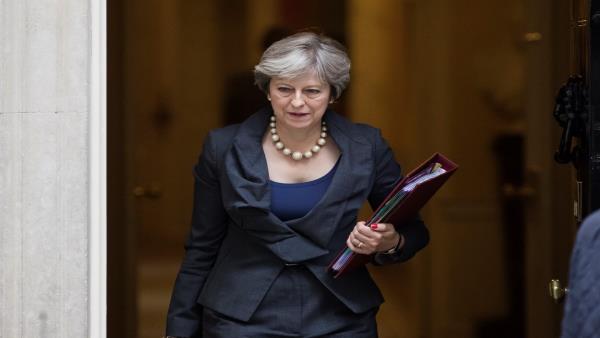 ماي ويونكر يتفقان على تسريع محادثات خروج بريطانيا من الاتحاد 