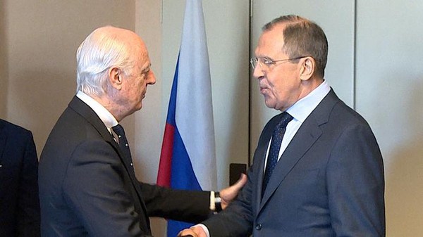 دي ميستورا يبحث مع لافروف وشويغو استئناف مفاوضات جنيف