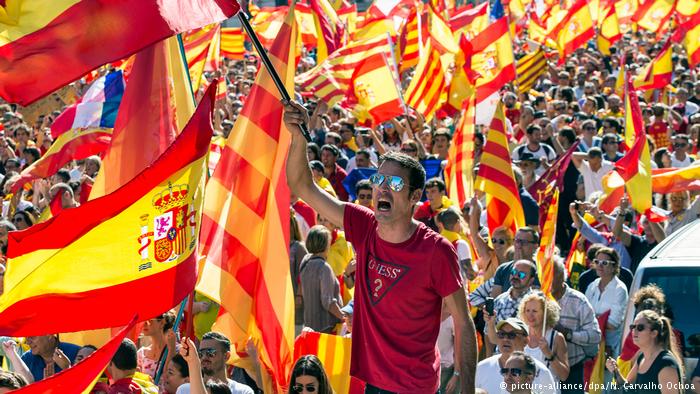 مصير الحكم الذاتي في كتالونيا غير واضح مع اجتماع الحكومة الإسبانية