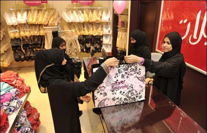 السعودية: لا مكان للأجانب في متاجر بيع المستلزمات النسائية