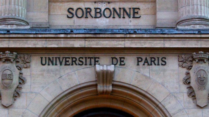 غضب في فرنسا بسبب إعلان "قوادة" بالقرب من جامعة