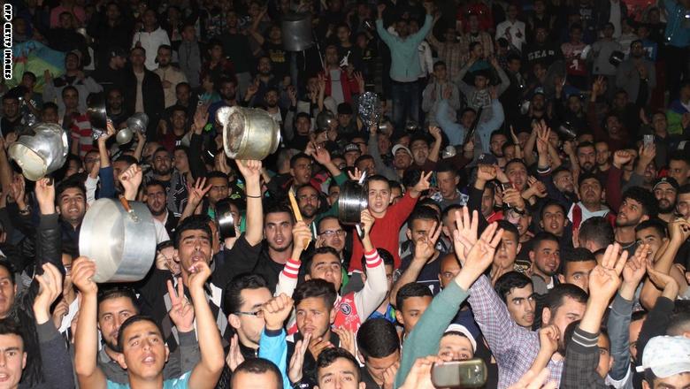 المغرب تحظر الاحتجاجات بالحسيمة في ذكرى وفاة بائع السمك