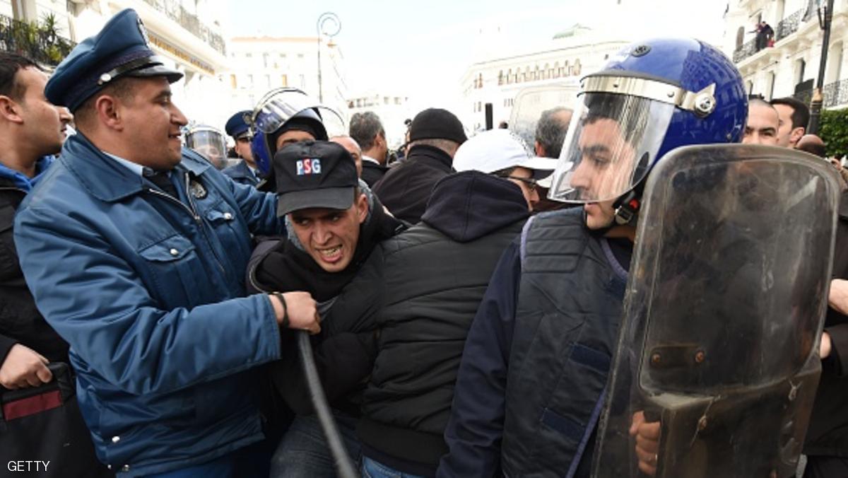 عسكر الجزائر... جيش الدولة أم دولة الجيش