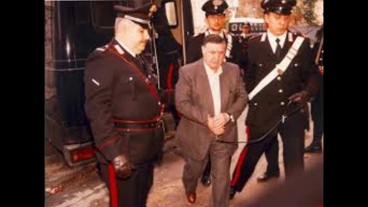 وفاة زعيم المافيا السابق توتو رينا في مستشفى بسجن إيطالي