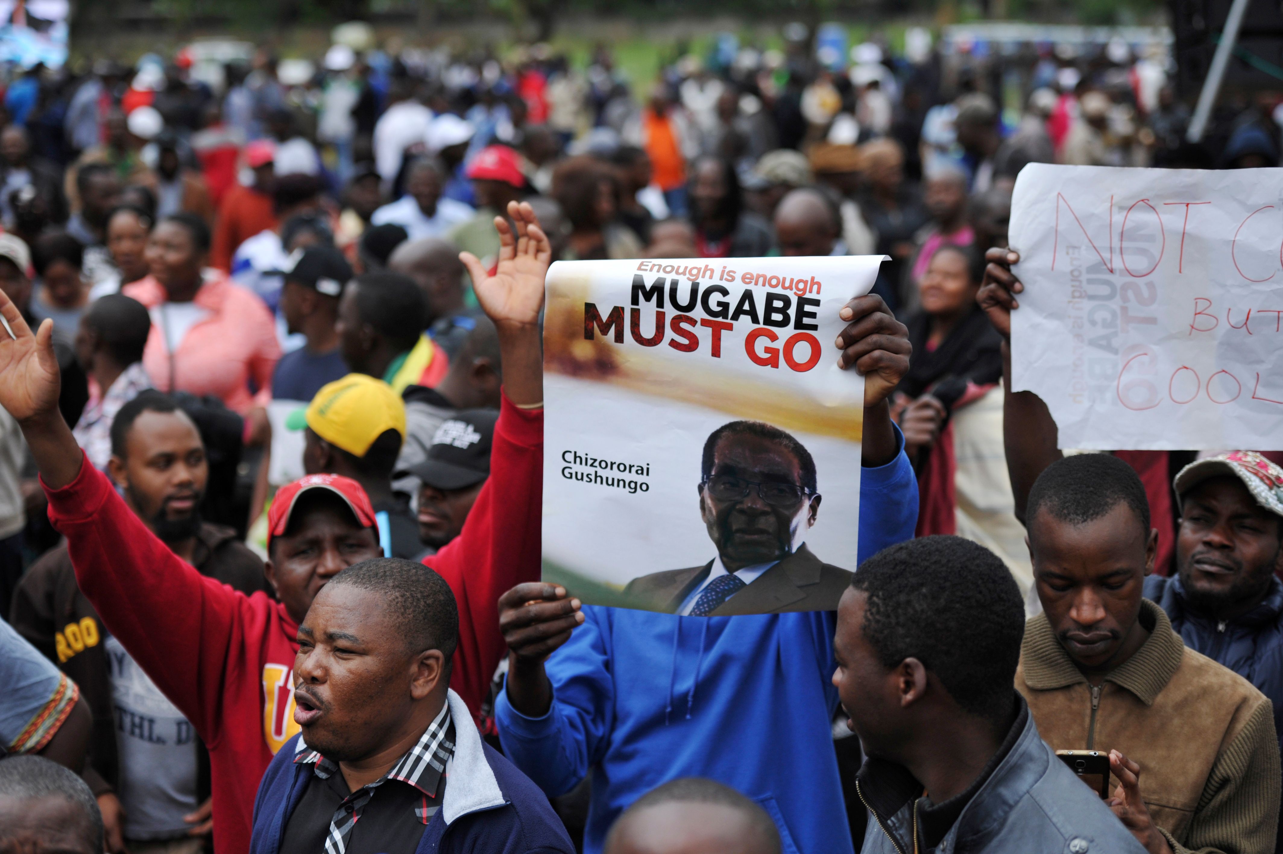 خمس شخصيات على رأس أزمة سياسية تعصف بزيمبابوى