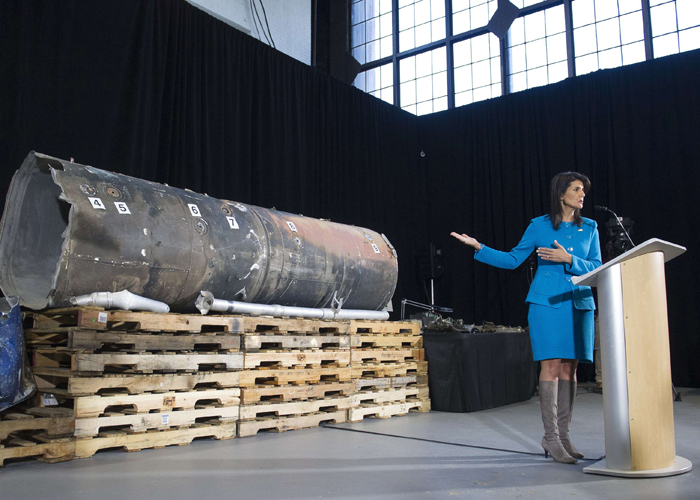 هيلي : إيران راعية للارهاب وبصماتها على  صاروخين للحوثيين