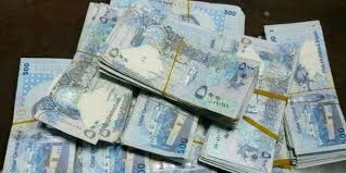 البنك المركزي القطري يحقق في احتمالات التلاعب بقيمة الريال