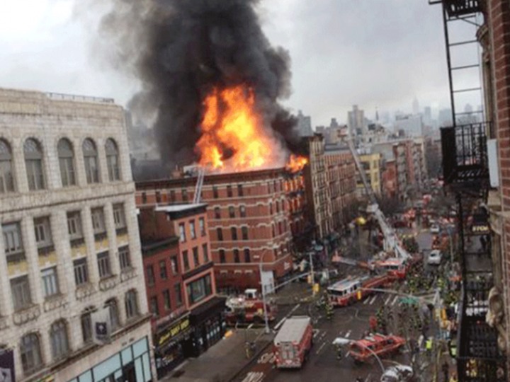  عمدة نيويورك : حريق الشقة أسوأ مأساة حريق في ربع قرن 