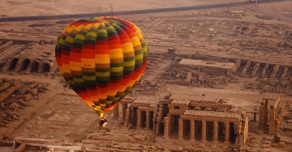 قتيل و7 مصابين اثر هبوط اضطراري لمنطاد في مدينة الأقصر