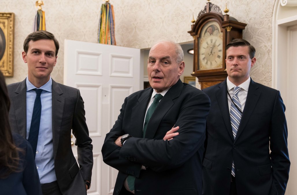 روب الاول من اليمين