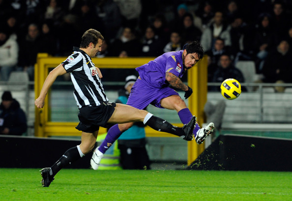 أزمة قلبية تودي بحياة ستوري والدوري الإيطالي يؤجل مبارياته