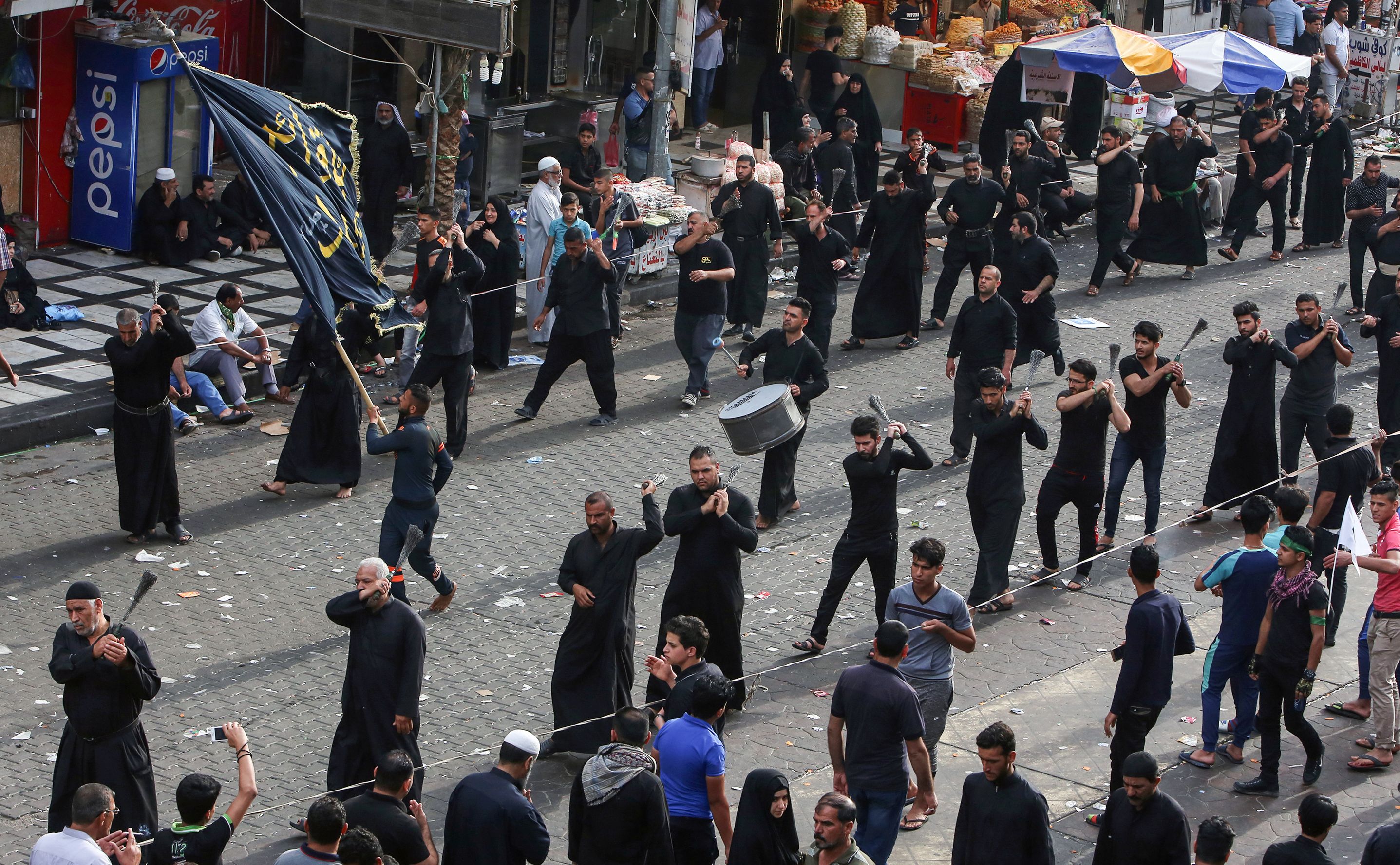 ملايين الشيعة في العراق يحيون ذكرى مقتل الأمام الكاظم