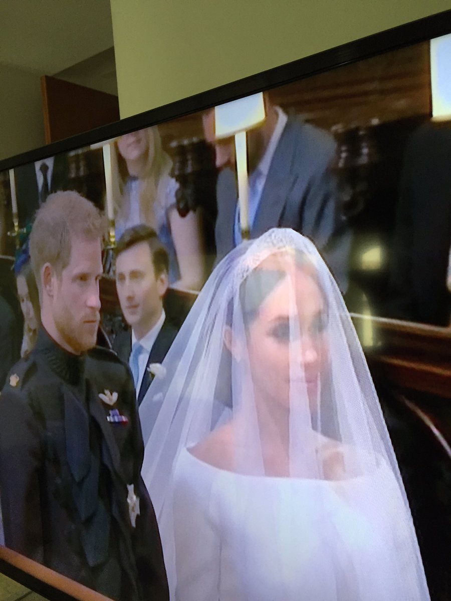  الامير هاري وميغان ماركل رسميا زوجان ومتحدان بـ"قوة الحب" 