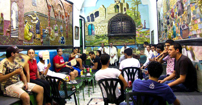 اغلاق المقاهي نهار رمضان يشعل أزمة دستورية بتونس