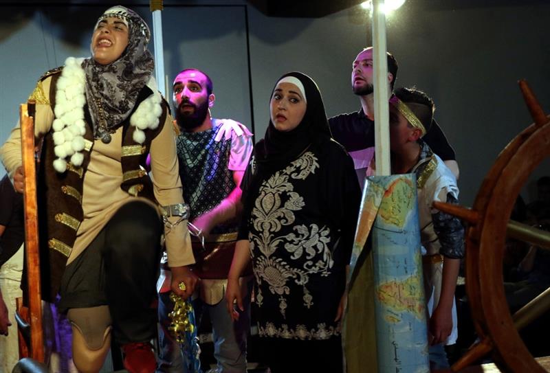  إيطاليا ومالطا تتنصلان من مسؤلية مهاجرين على متن سفينة إنقاذ