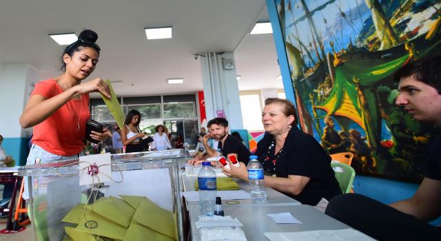 السلطات التركية تعتقل 3 ألمان كانوا يراقبون الانتخابات  سرا