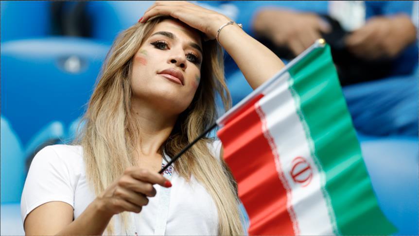 "الفيفا" يرفض تصوير حسناوات مونديال روسيا في المدرجات