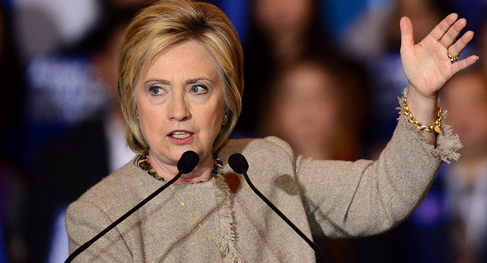 كلينتون عن ترامب: يريد أن يكون صديق بوتين لأسباب مجهولة