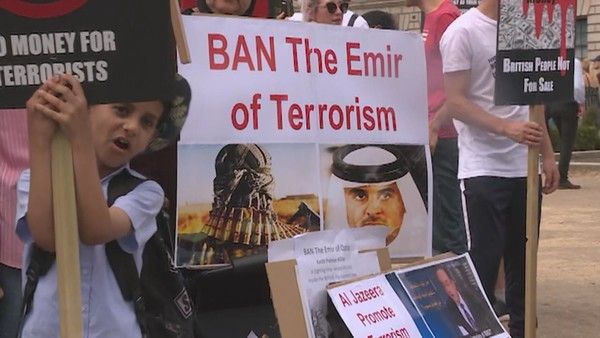 شركة بريطانية تبحث عن ممثلين للتظاهر ضد أمير قطر في لندن