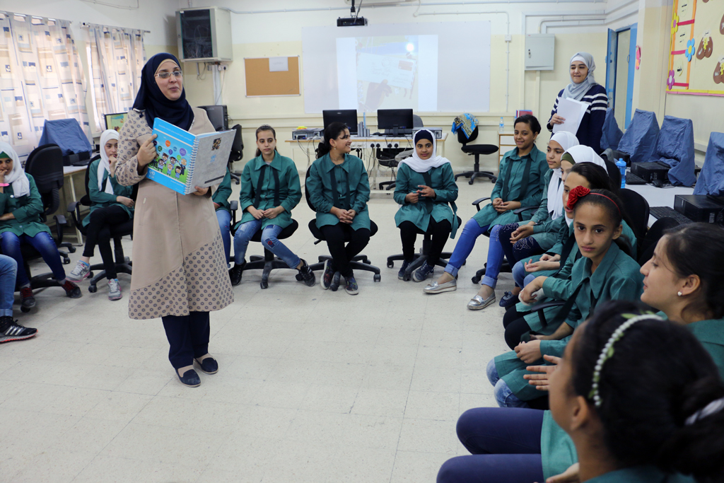 اللاجئون في غزة قلقون على مصير مدارس الأونروا