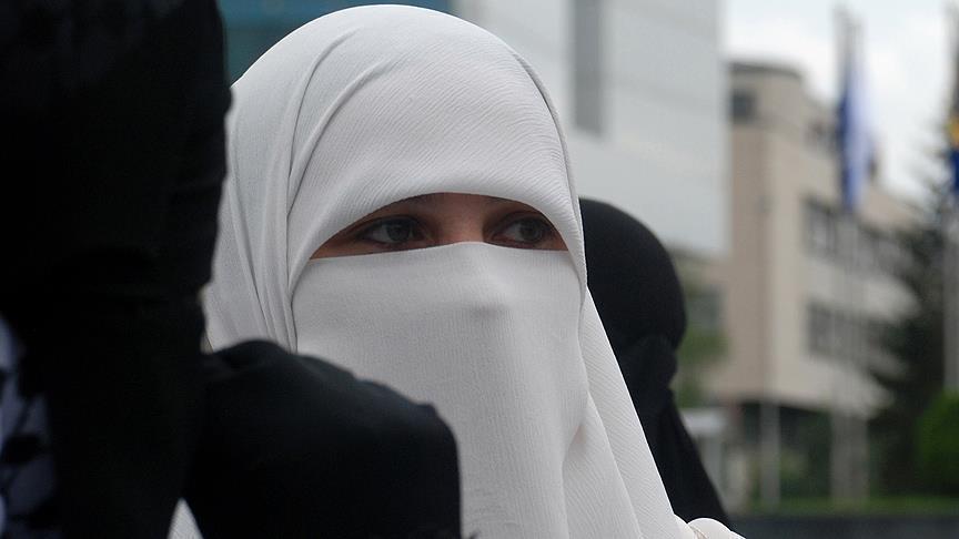 علماء الجزائر : النقاب ليس مشكلة في البلاد ليتم منعه