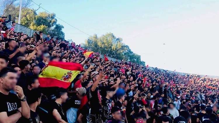 القضاء المغربي يدين 14 شابا لرفعهم أعلاما إسبانية