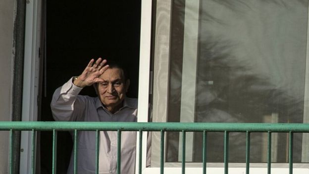 محكمة تستدعي مبارك للشهادة في محاكمة مرسي وقيادات الإخوان