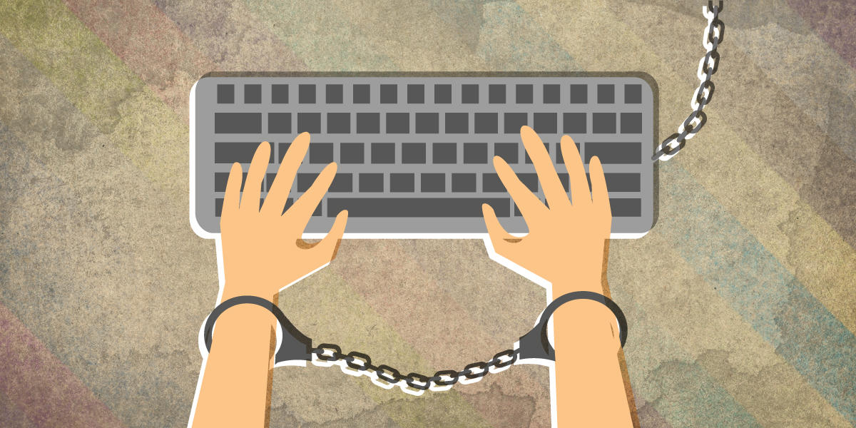 تحذير: الديمقراطية "تتلاشى" مع تراجع الحرية عبر الإنترنت