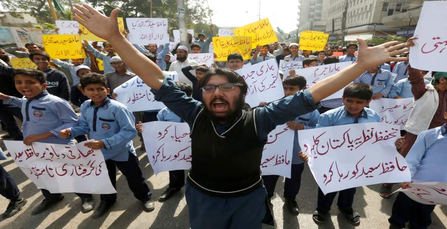 باكستان تعتقل المئات لاعتدائهم على الشرطة وقيامهم بأعمال تخريب