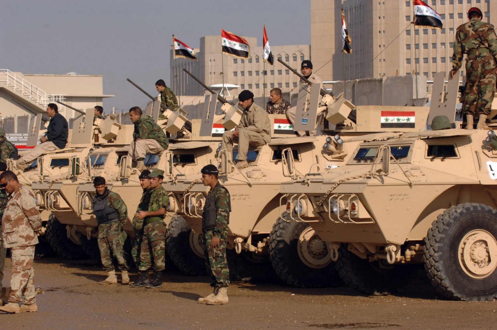 قائد عسكري عراقي يتفقد الوحدات العسكرية على الحدود مع سورية